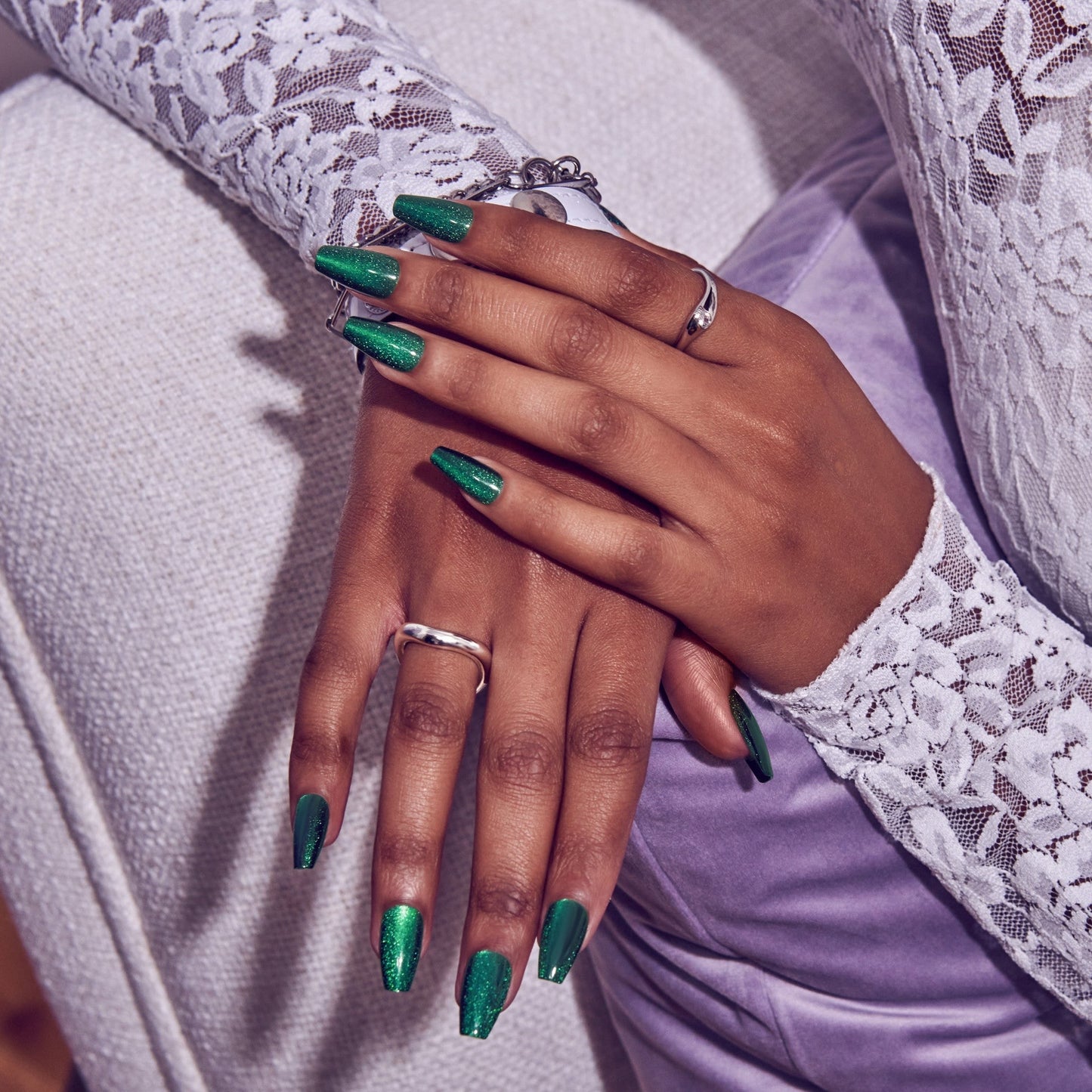Kiss Core Magnetic Press On Fake Glue Nails - Shimmering | Magnetic, Green & Blue, Medium, Coffin