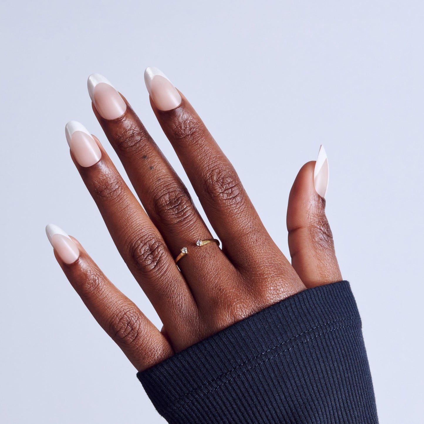 Kiss Core Magnetic Press On Fake Glue Nails - Patchouli | French Tips, Silver, Medium, Almond