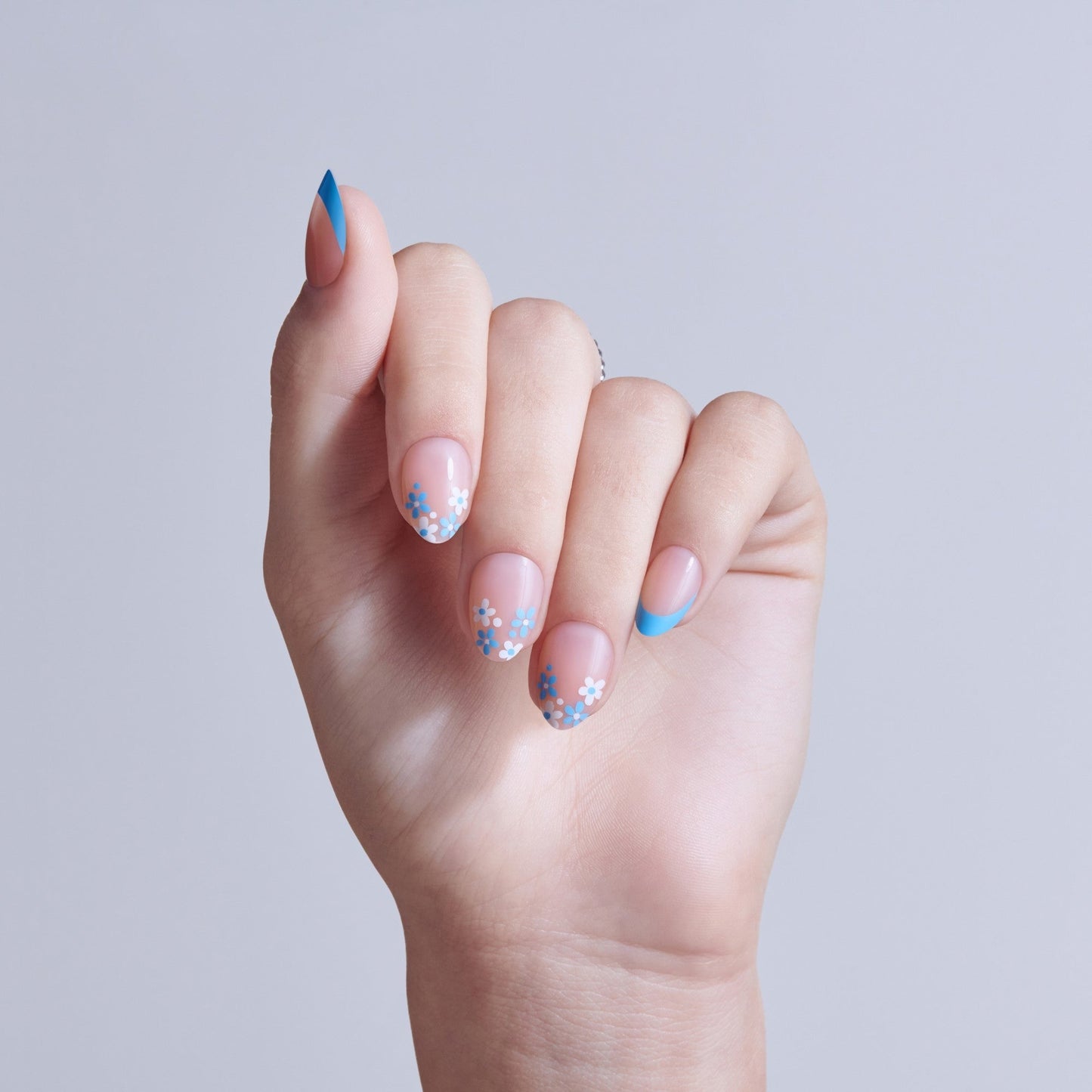 Kiss Core Design Press On Fake Glue Nails - Tune | Design, Blue, Short, Almond