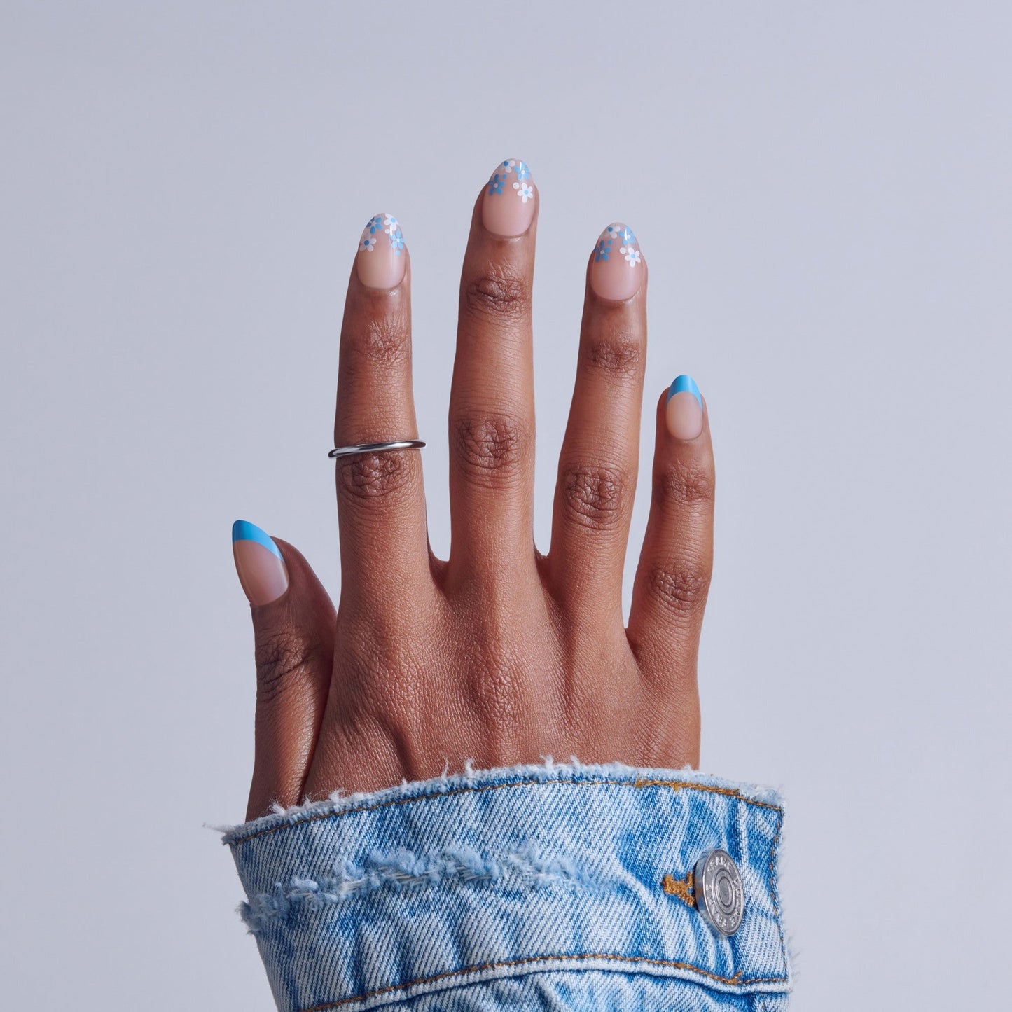 Kiss Core Design Press On Fake Glue Nails - Tune | Design, Blue, Short, Almond